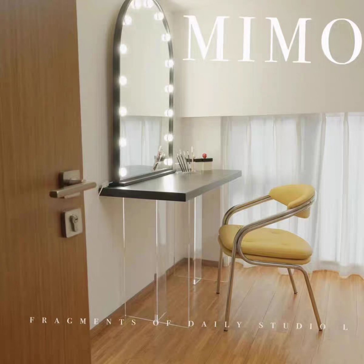 Beauty Makeup Studio - Makeup Vanity Table with Lamp Mirror,